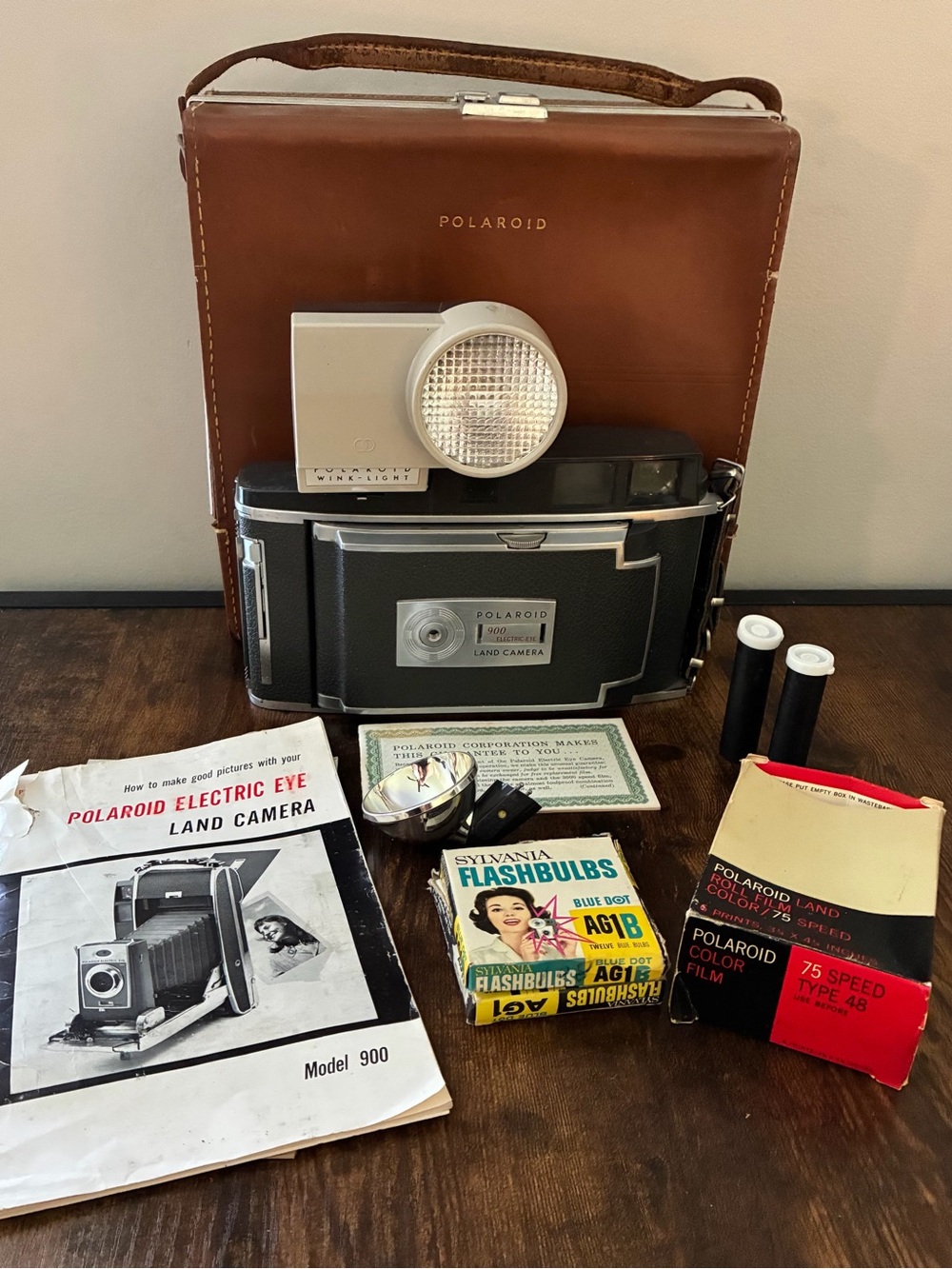 Polaroid Vintage Model 900 Electic Eye Land Camera Set w/ Leather Carrying Case